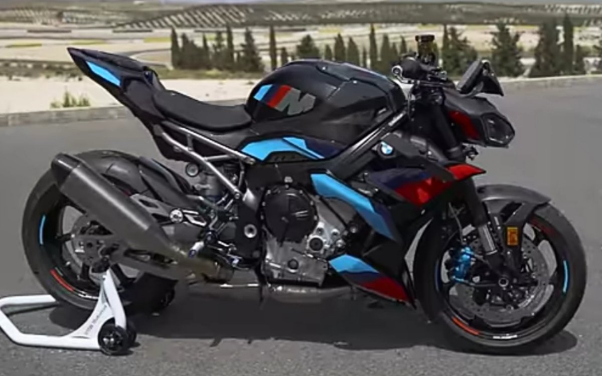 https://automotivedekho.com/the-beast-with-wings-bmw-m-1000-r-lands-in-india-at-rs-33-50-lakh/